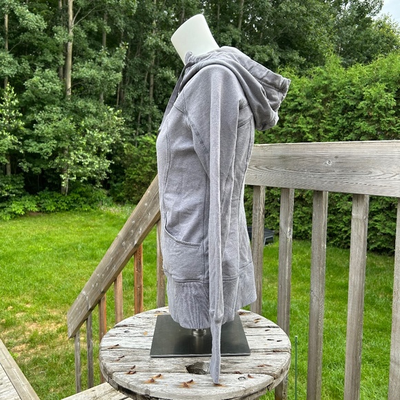 Lululemon ⎮ Grey scuba hoodie - Picture 2 of 8